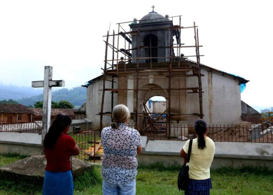 Entregan L3 millones para reconstruir iglesia de Gualcinse
