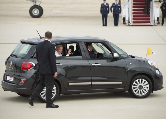 El Papa eligió un Fiat 500L para su visita a EUA