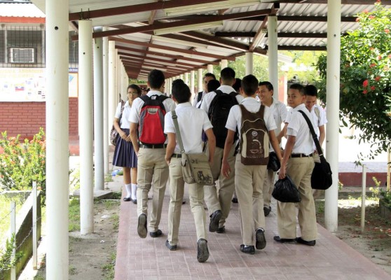 Prolongan matrícula de reprobados en escuela de reinserción de Cortés