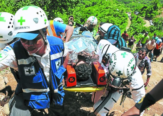 Familiares de los mineros rescatados están felices y agradecidos por el Milagro