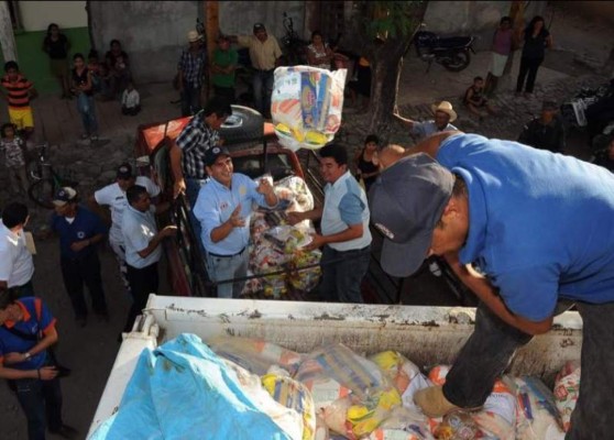 Distribuyen alimentos a comunidades afectadas por la sequía