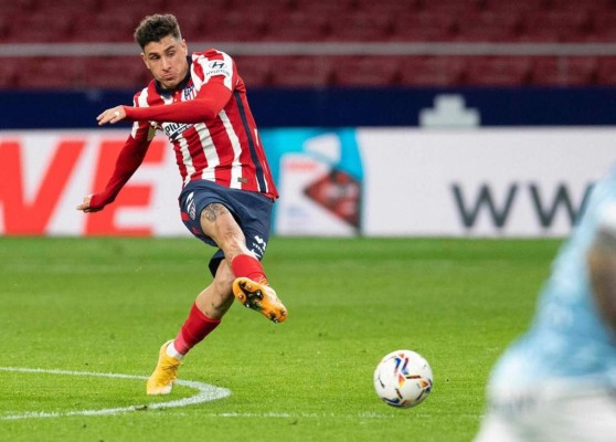 José María Giménez del Atlético de Madrid sorprende al lucir la camiseta del tricampeón Olimpia