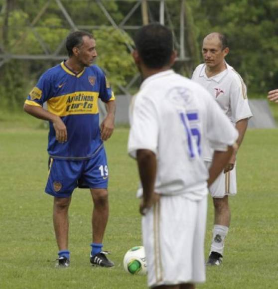 Washington Hernández: Delantero uruguayo que llegó hace un par de años a Honduras, hoy juega en la Liga de Veteranos.