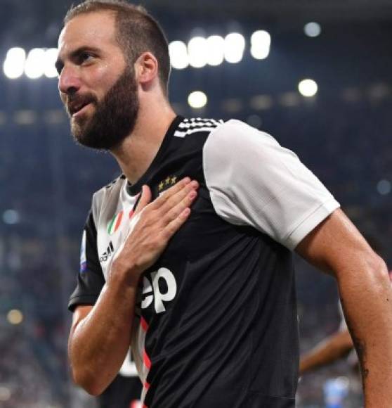 <br/>Gonzalo Higuaín: Según Calciomercato, el delantero argentino ha decidido no irse de la Juventus e inclusive habría aceptado una renovación. En su momento fue vinculado en el PSG.<br/>