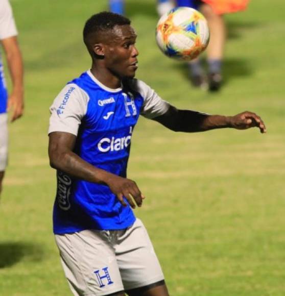 Rubilio Castillo sufrió un problema muscular y tuvo que abandonar a la selección de Honduras por lesión. Ya se fue a Portugal para reportarse con el Tondela de Portugal.