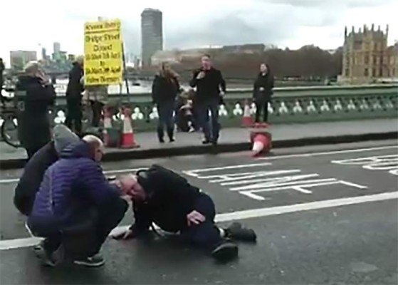 Al menos 12 personas heridas ha reportado la policía tras el ataque al Parlamento.