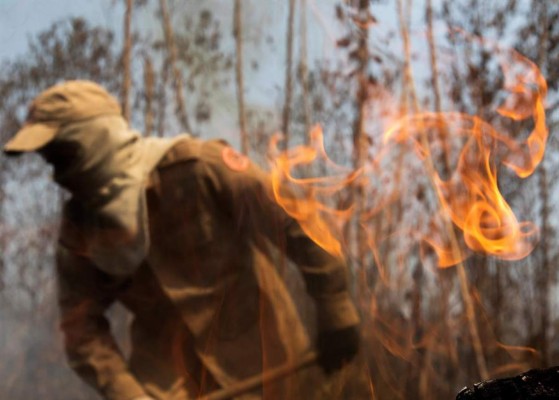 Bolsonaro ordena suspender quemas para frenar incendios en la Amazonía