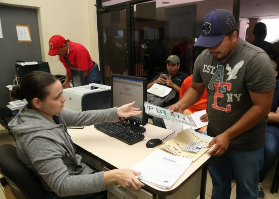 Pese a multas, aún no reclaman 7,500 placas