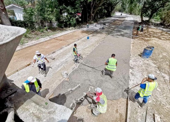 Ejecutan cinco proyectos de pavimentación en el noroeste de la ciudad