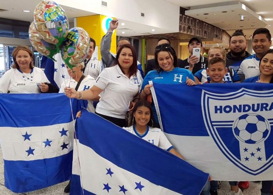 Aficionados catrachos hicieron sentir como en casa a la Selección de Honduras