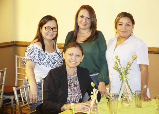 Fiesta a las reinas del hogar