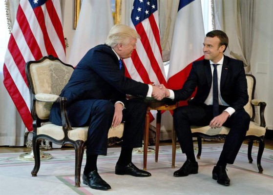 Macron y su apretón a Trump para no mostrar debilidad