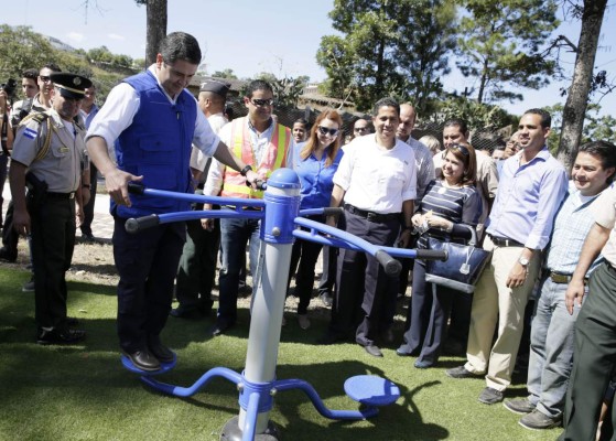 Presidente supervisa etapa final del parque de La Vega