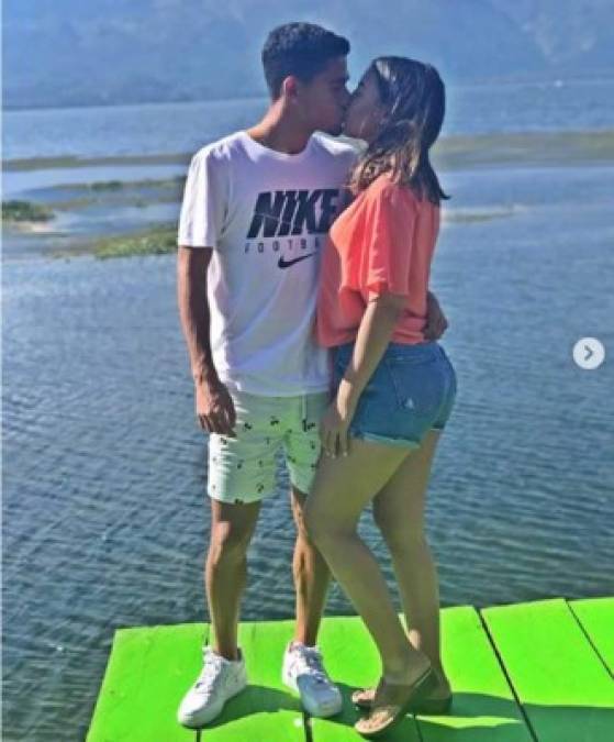 Cristian Cálix - El joven jugador del Marathón tiene una relación con la bella Stephaniem Lobo.