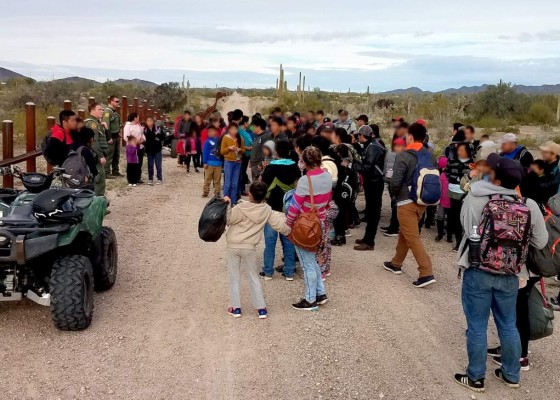 Más de 76,000 migrantes cruzaron frontera de EEUU en febrero