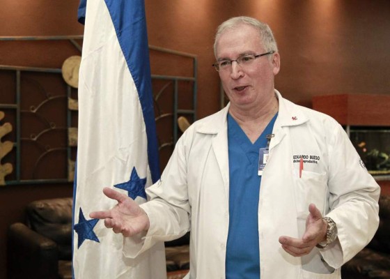 Destacado ginecólogo Eduardo Bueso recibirá medalla de oro del CN por su trayectoria