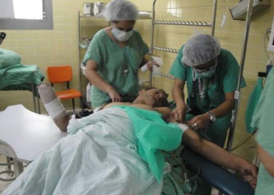Cirujanos logran reimplantarle mano amputada a joven en Tegucigalpa