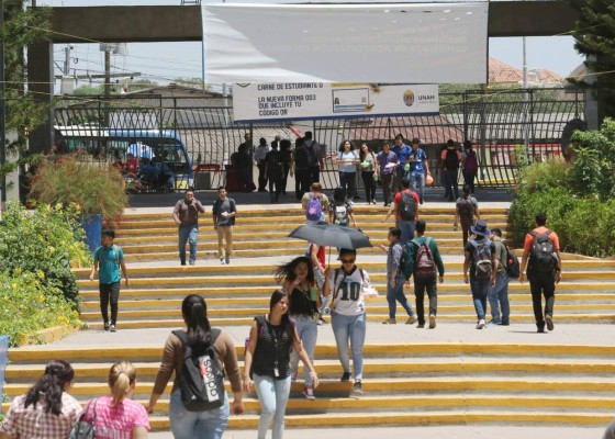 Universitarios presentan propuesta para no perder período académico
