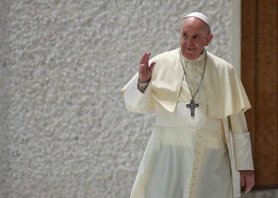El papa Francisco comienza su gira de cuatro días por Hungría y Eslovaquia