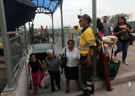 Inauguran en Tegucigalpa primer paso peatonal subterráneo