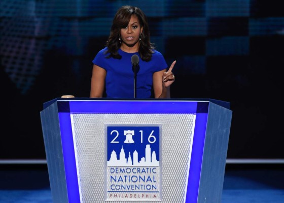 Michelle Obama 'desenmascara' a Trump en emotivo discurso en convención