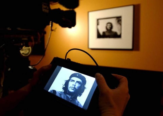 Se subasta por 20,000 dólares la cámara con la que Korda fotografió al Che