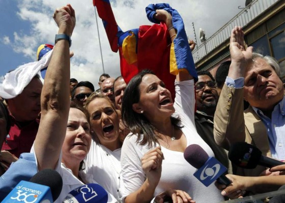 Parlamento europeo pide a Maduro que libere a opositores venezolanos