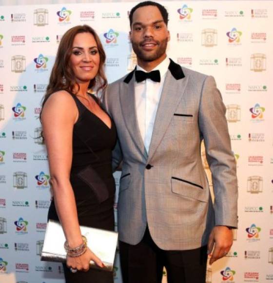 Joleon Patrick Lescott y Debbie tienen un hijo.