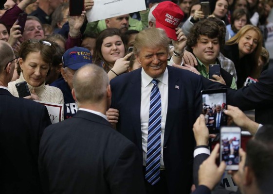 HOLDERNESS, NH - FEBRUARY 07: Republican presidential candidate Donald Trump poses with people during a campaign rally at Plymouth State University on February 7, 2016 in Holderness, New Hampshire. Democratic and Republican presidential candidates are stumping for votes throughout New Hampshire leading up to the presidential primary on February 9. Joe Raedle/Getty Images/AFP== FOR NEWSPAPERS, INTERNET, TELCOS & TELEVISION USE ONLY ==