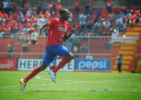 Dennis López: Soy feliz como futbolista, pero volveré al magisterio  