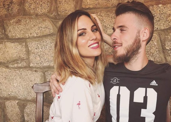 Portero del Manchester United presume a su novia desnuda