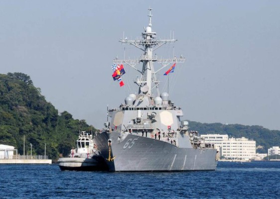 Destructor de USA choca con otro barco en Japón