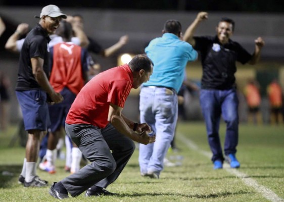 Eufórico festejo de Wilmer Cruz: 'El resultado se da porque tenemos güevos'