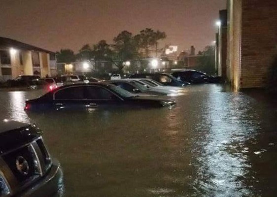 Lluvias no cesan en Texas, hondureños en alerta por inundaciones