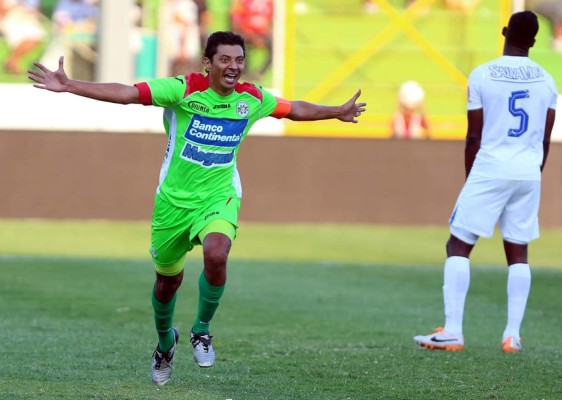 Marathón da la sorpresa goleando a Olimpia y sale del descenso