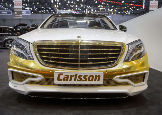 Presentan en el Salón de Ginebra un coche recubierto de oro