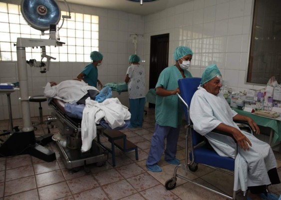 Honduras: Mil cirugías de cataratas hará brigada médica