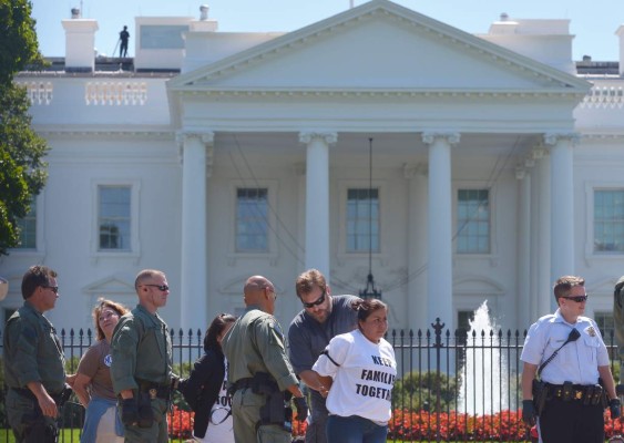 Obama aplaza hasta después de comicios la reforma migratoria