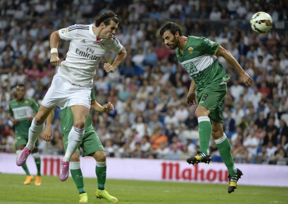 Un gigantesco Cristiano Ronaldo tumba al Elche y guía al Real Madrid