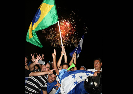 Vídeo: Miles celebran pase de Honduras al Mundial de Brasil 2014