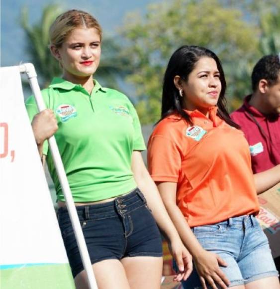 Estas bellezas estuvieron en la cancha del estadio de El Progreso.