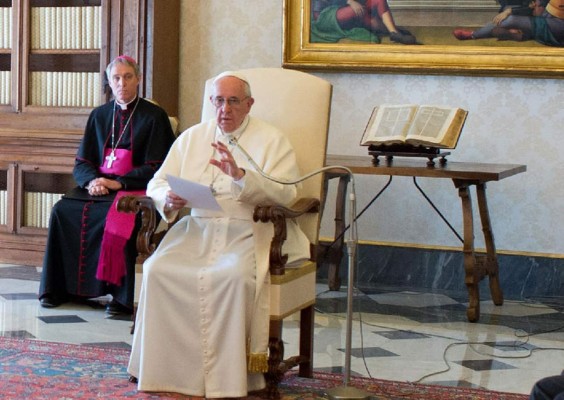 Francisco pide perdón por los abusos sexuales de sacerdotes a menores