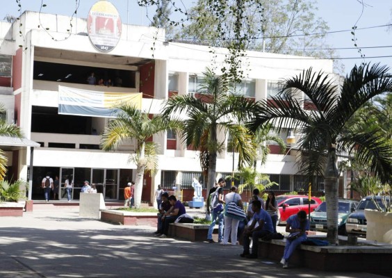 200 jóvenes no podrán hacer prueba de aptitud en la Unah-vs