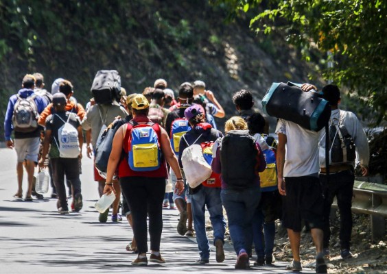 Colombia regulariza a un millón de venezolanos indocumentados