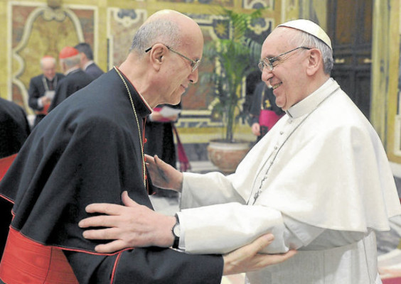 El papa Francisco decide reemplazar a Bertone