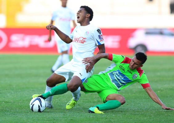 Marathón da la sorpresa goleando a Olimpia y sale del descenso