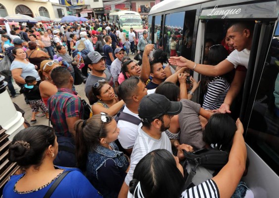 Desesperación por un cupo en terminales de Tegucigalpa
