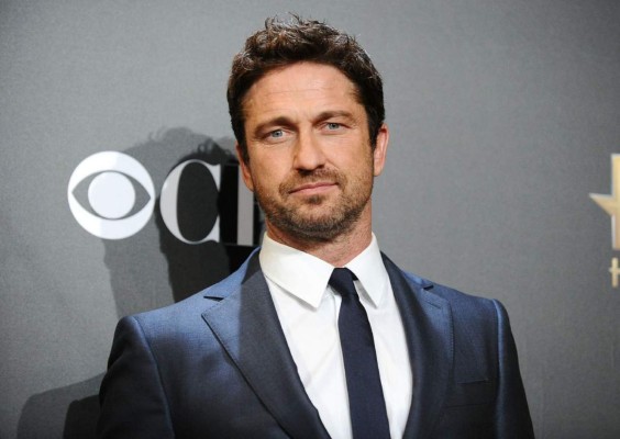 Gerard Butler sigue los pasos de Scarlett Johansson y demanda a productora