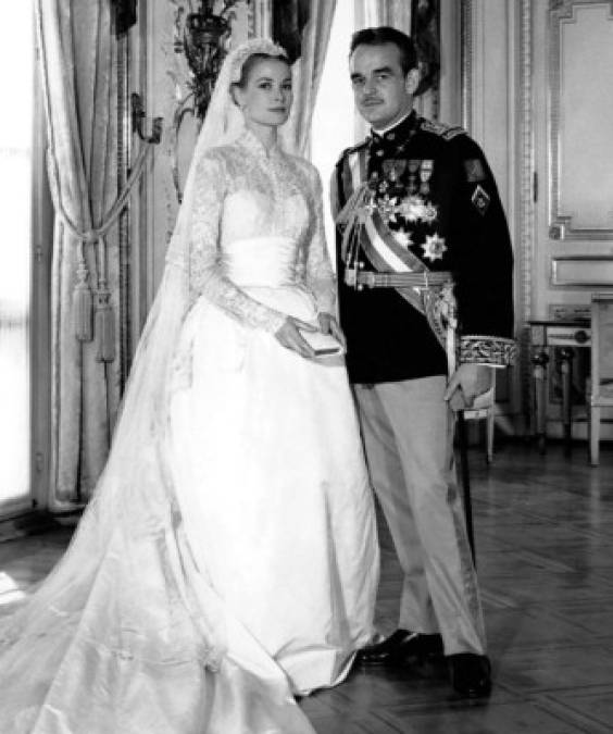 1. Grace Kelly<br/><br/>Se casó con Rainiero de Mónaco el 18 de abril de 1956<br/><br/>