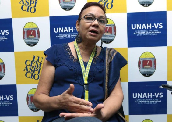 Docente denuncia agresión por parte de directora de Unah-vs